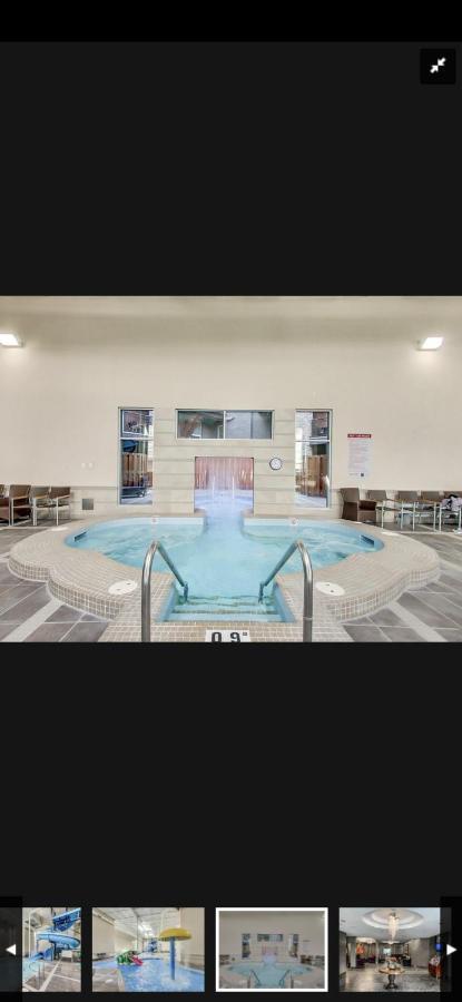 Canmore Mountain Retreat. Hot Tub, Pool, King Bed! Exterior photo