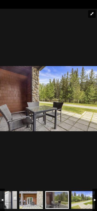 Canmore Mountain Retreat. Hot Tub, Pool, King Bed! Exterior photo